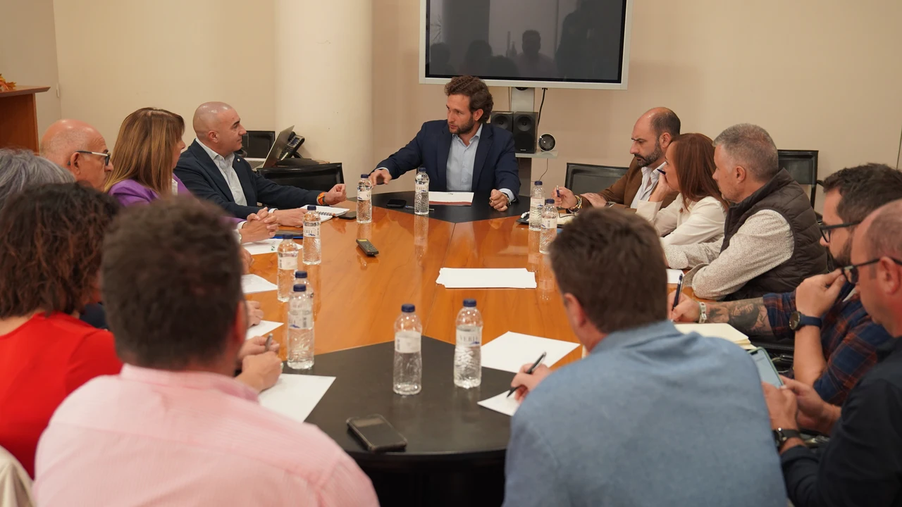 Reunión de Isaac Claver con los alcaldes de municipios con policía local