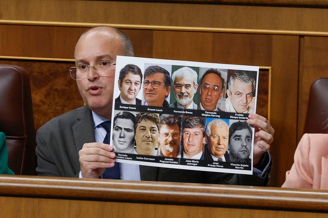 El líder del PSOE vasco pide dimisiones en el PP por mostrar imágenes de víctimas en el Congreso: "Es de lo más bajo" El líder del PSOE vasco pide dimisiones en el PP por mostrar imágenes de víctimas en el Congreso: "Es de lo más bajo"
