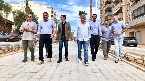 Villajoyosa finaliza las obras del colector de aguas pluviales en el área Plans y Puntes del Moro, y proyecta el futuro paso subterráneo al IES Marcos Zaragoza El concejal de Urbanismo, Pedro Ramis, junto a los técnicos del proyecto en la recepción de las obras