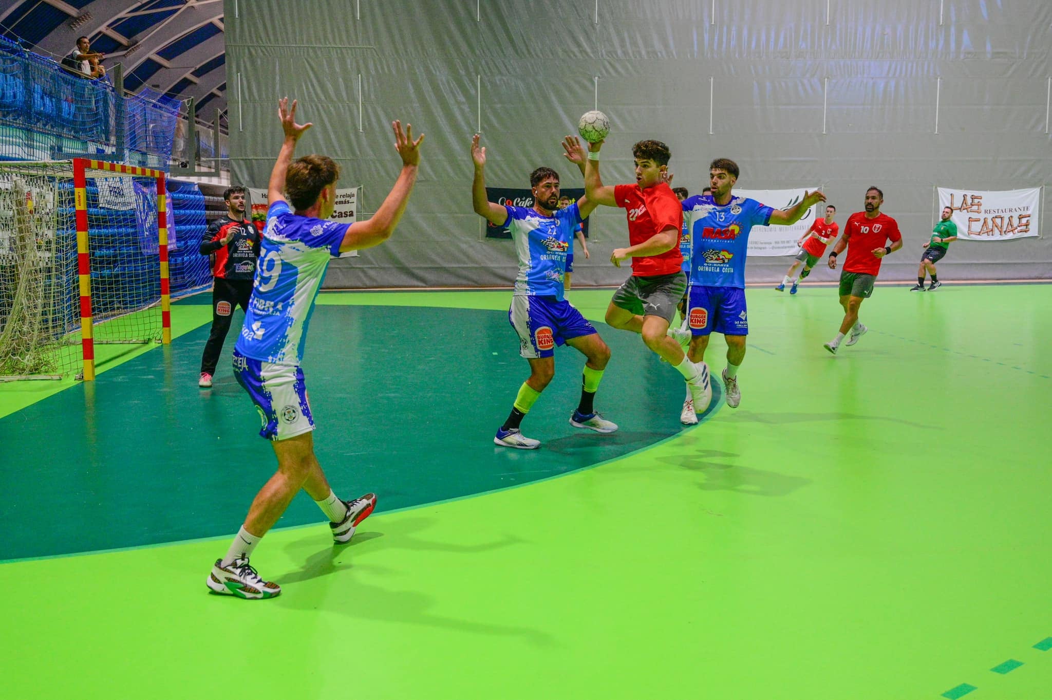 El Balonmano Mare Nostrum Torrevieja no logró aguantar el ritmo del líder El Balonmano Mare Nostrum Torrevieja no logró aguantar el ritmo del líder