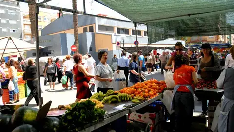 Una vista del mercadillo de Benalúa Una vista del mercadillo de Benalúa