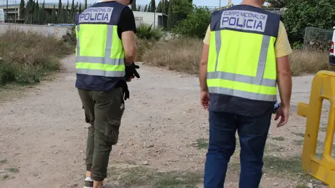 Agentes de la Policía Nacional en una de sus actuaciones Agentes de la Policía Nacional en una de sus actuaciones