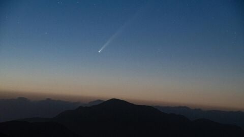 Imagen del cometa C/2023 A3 (Tsuchinshan-ATLAS) tomada desde la Caldera de Gayria, en la localidad de Agua de Bueyes (Fuerteventura).