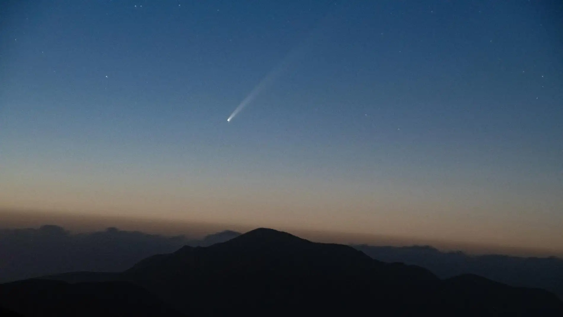 Imagen del cometa C/2023 A3 (Tsuchinshan-ATLAS) tomada desde la Caldera de Gayria, en la localidad de Agua de Bueyes (Fuerteventura). Imagen del cometa C/2023 A3 (Tsuchinshan-ATLAS) tomada desde la Caldera de Gayria, en la localidad de Agua de Bueyes (Fuerteventura).