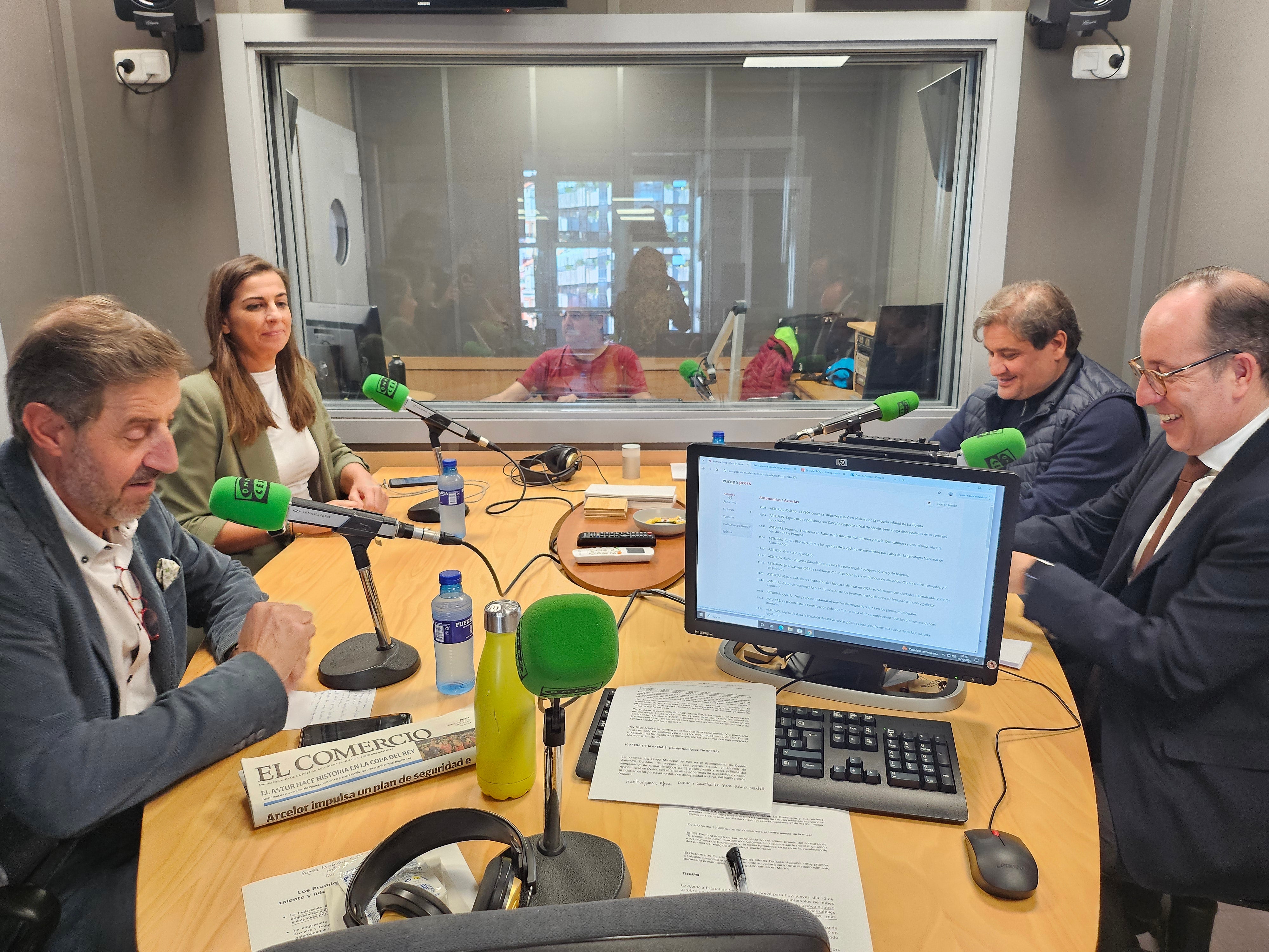 Tertulia con nuestros representantes en el Ayuntamiento Tertulia con nuestros representantes en el Ayuntamiento