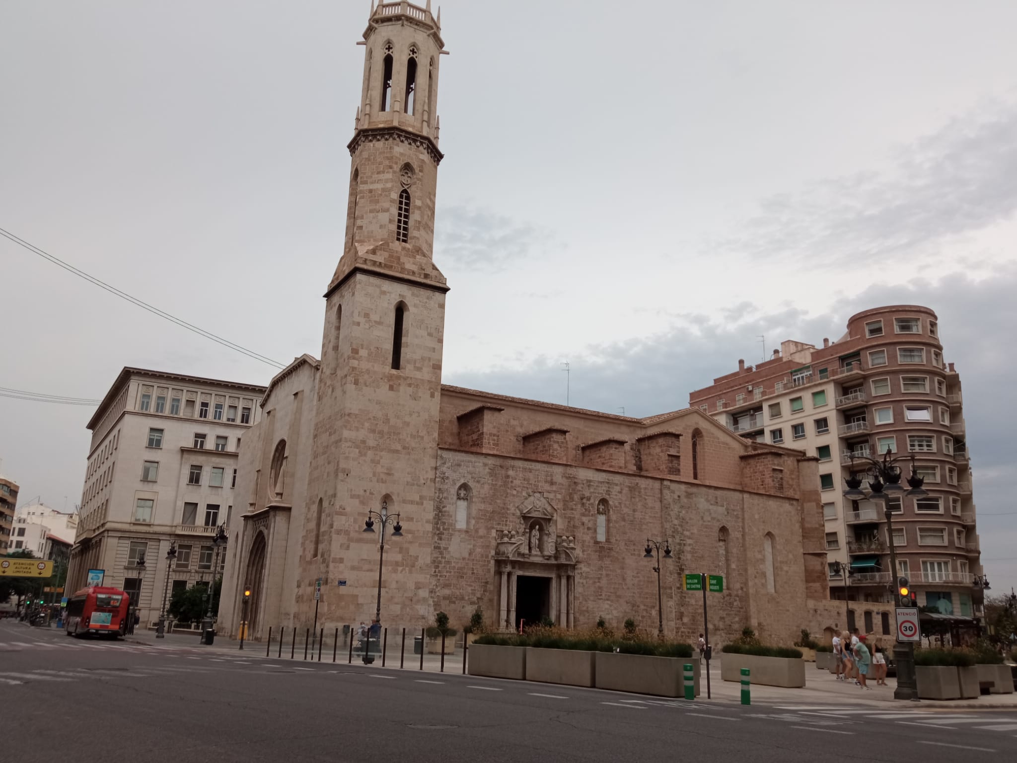 El Ayuntamiento encarga el proyecto para reurbanizar la plaza de San Agustín y la avenida del Oeste El Ayuntamiento encarga el proyecto para reurbanizar la plaza de San Agustín y la avenida del Oeste