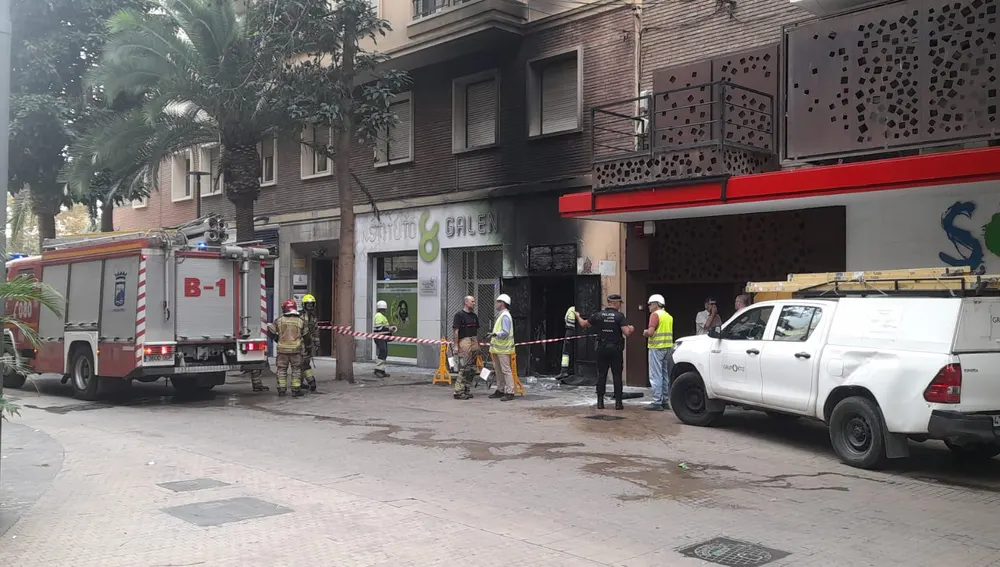 La fachada del edificio ha sufrido daños La fachada del edificio ha sufrido daños
