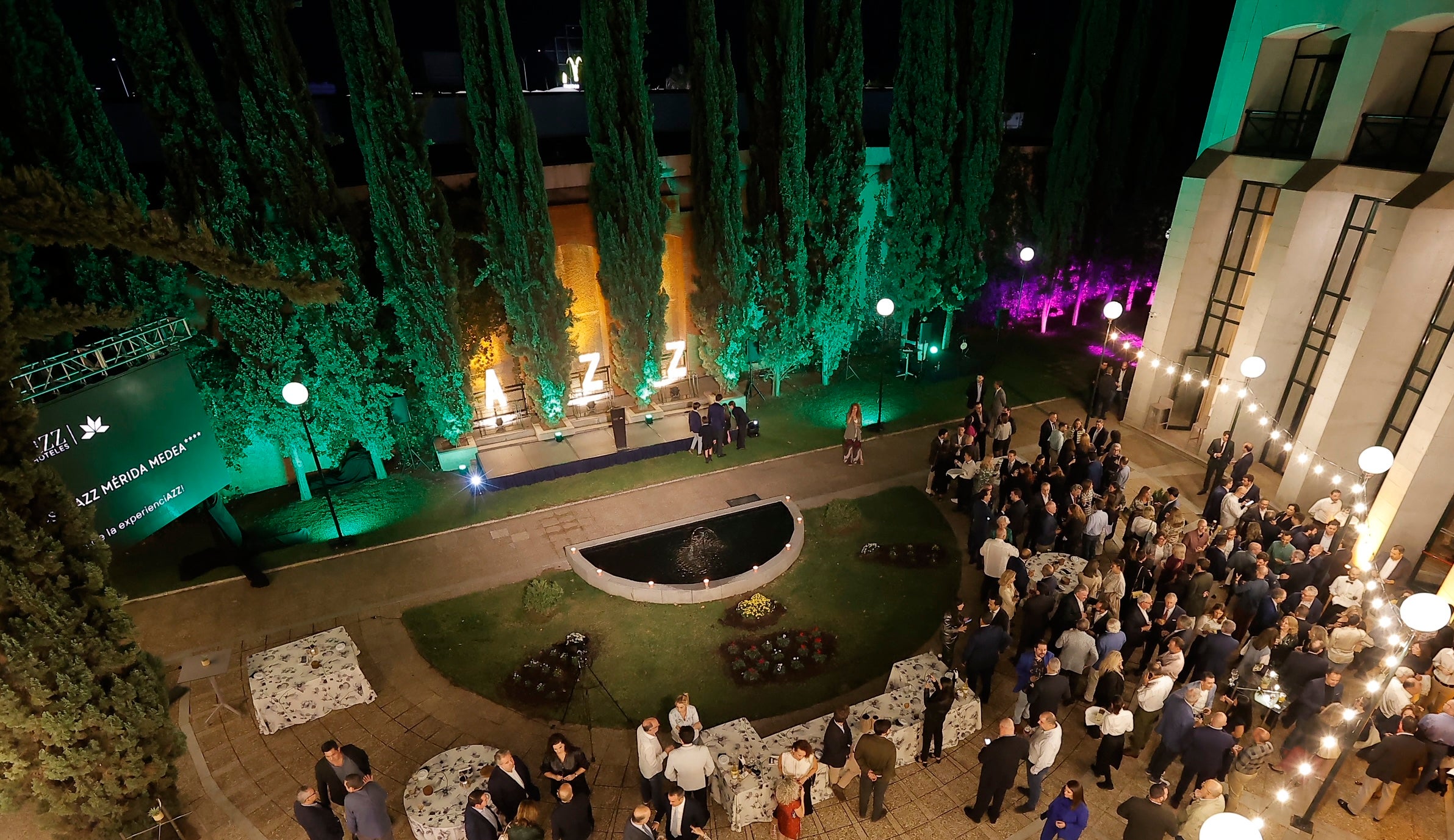 Más de 200 personas asisten a la reinauguración del AZZ Mérida Medea Más de 200 personas asisten a la reinauguración del AZZ Mérida Medea