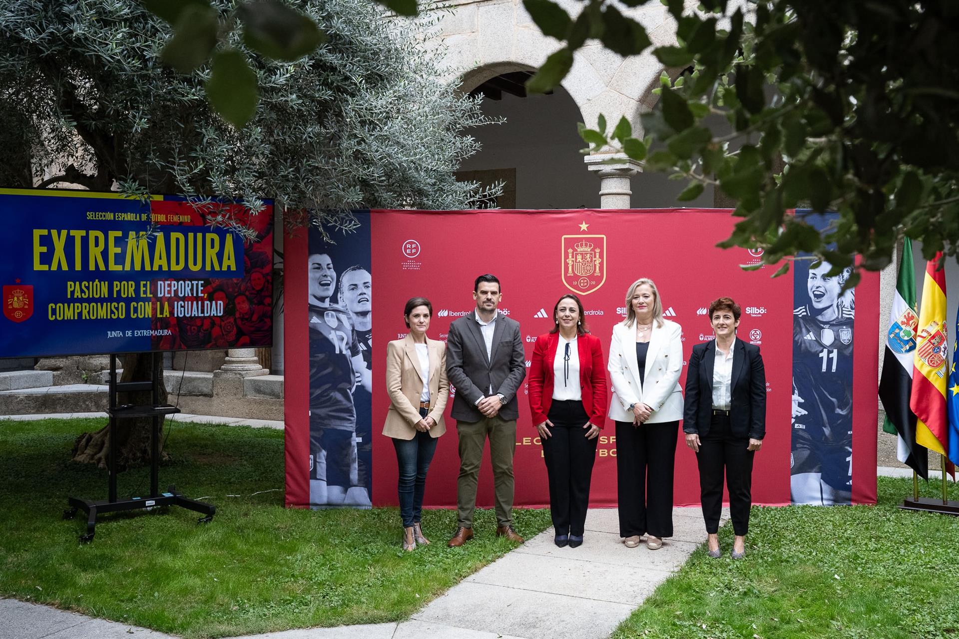 La Selección Española Femenina de Fútbol y la de Canadá disputarán un partido amistoso el 25 de octubre en Almendralejo La Selección Española Femenina de Fútbol y la de Canadá disputarán un partido amistoso el 25 de octubre en Almendralejo