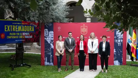 La Selección Española Femenina de Fútbol y la de Canadá disputarán un partido amistoso el 25 de octubre en Almendralejo La Selección Española Femenina de Fútbol y la de Canadá disputarán un partido amistoso el 25 de octubre en Almendralejo