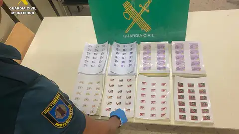 algunos de los sellos aparentemente falsificados que han sido intervenidos en el aeropuerto de Valencia. algunos de los sellos aparentemente falsificados que han sido intervenidos en el aeropuerto de Valencia.