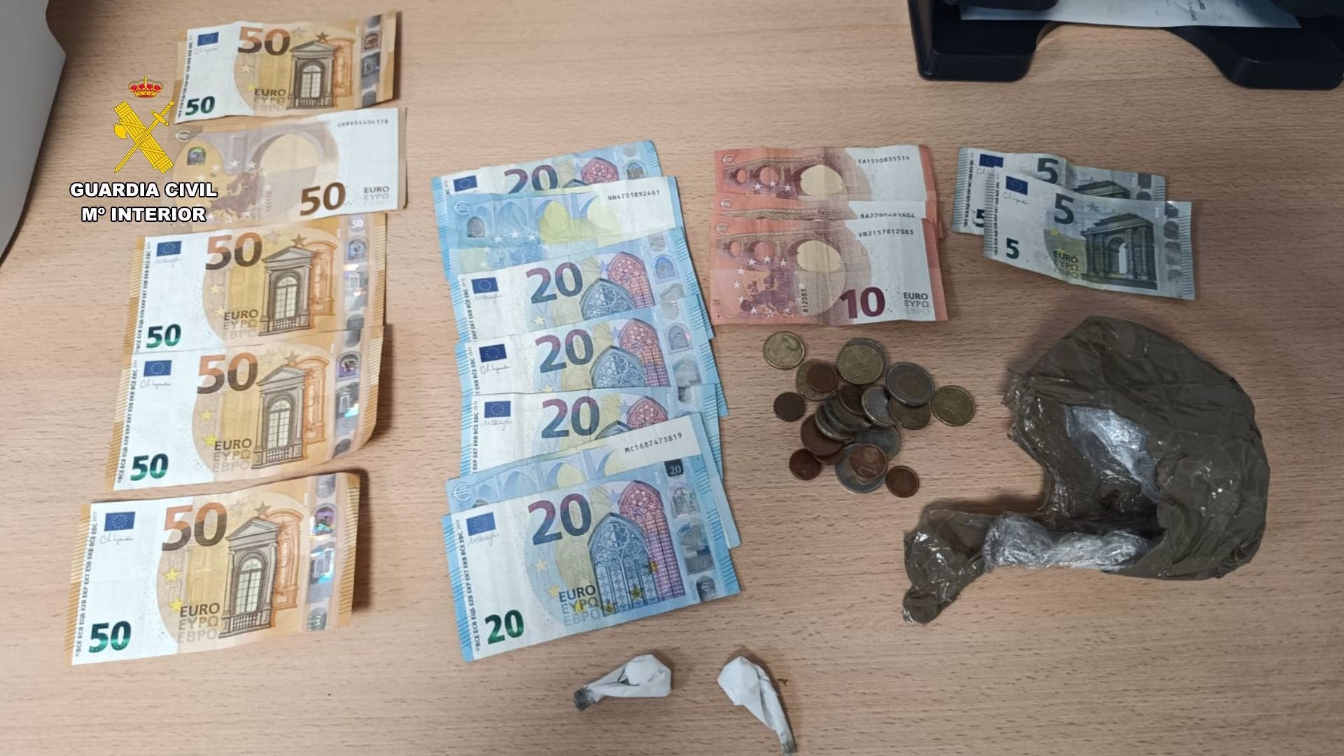 Detenido un hombre de 35 años por conducción temeraria o tráfico de drogas tras saltarse un control operativo en Alcuéscar Detenido un hombre de 35 años por conducción temeraria o tráfico de drogas tras saltarse un control operativo en Alcuéscar