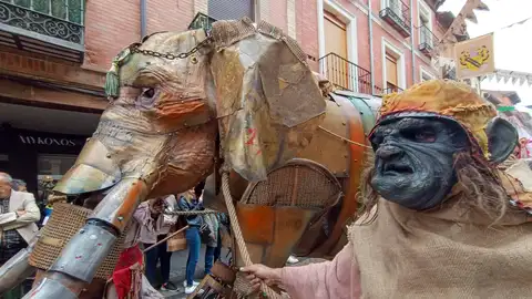 Alcalá de Henares se ha engalanado para celebrar el Mercado Cervantino Alcalá de Henares se ha engalanado para celebrar el Mercado Cervantino