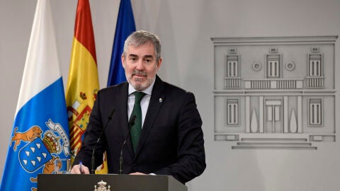 Fernando Clavijo, Presidente del Gobierno de Canarias en la comparencia posterior a su reuni&oacute;n con Pedro S&aacute;nchez