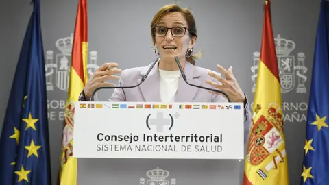 Vuelta de mascarillas en centros sanitarios: Sanidad pone la medida encima de la mesa Vuelta de mascarillas en centros sanitarios: Sanidad pone la medida encima de la mesa