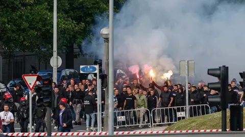 Aficionados del Anderlecht llegando al estadio Reale Arena de San Sebastián Aficionados del Anderlecht llegando al estadio Reale Arena de San Sebastián