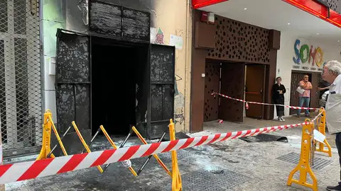 La explosión de un transformador provoca un incendio junto al Teatro Soho Caixabank en Málaga La explosión de un transformador provoca un incendio junto al Teatro Soho Caixabank en Málaga