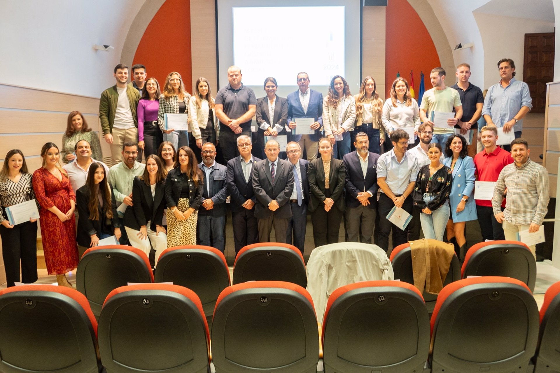 36 alumnos concluyen el primer Máster de la UEx y la Diputación de Cáceres sobre gestión de administración 36 alumnos concluyen el primer Máster de la UEx y la Diputación de Cáceres sobre gestión de administración