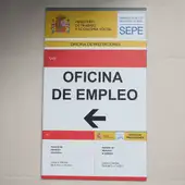 Vista de las indicaciones de una oficina de empleo del SEPE del Barrio del Pilar | Foto de archivo Vista de las indicaciones de una oficina de empleo del SEPE del Barrio del Pilar | Foto de archivo