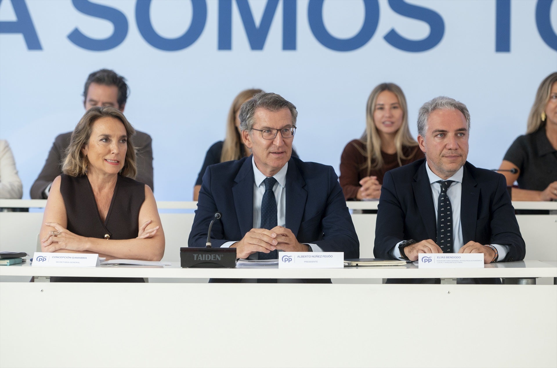 Feijóo convoca de urgencia una reunión extraordinaria del comité de dirección este domingo por el 'caso Koldo' Feijóo convoca de urgencia una reunión extraordinaria del comité de dirección este domingo por el 'caso Koldo'