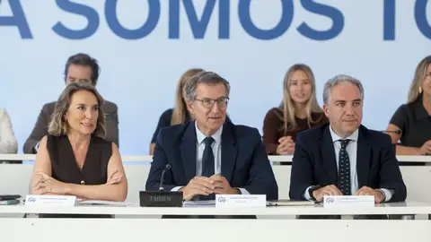 Cuca Gamarra, Alberto Nuñez Feijóo y Elías Bendodo en una foto de archivo Cuca Gamarra, Alberto Nuñez Feijóo y Elías Bendodo en una foto de archivo