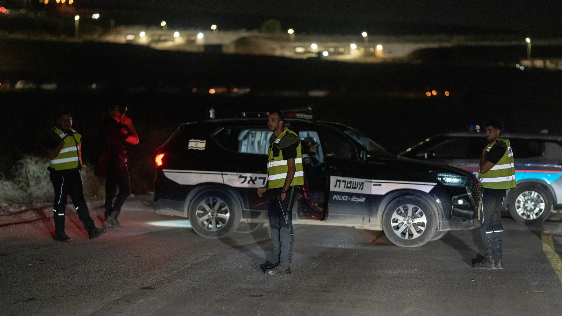 Servicios de emergencias y policía bloquean la zona en la que se ha producido el ataque con drones. Servicios de emergencias y policía bloquean la zona en la que se ha producido el ataque con drones.