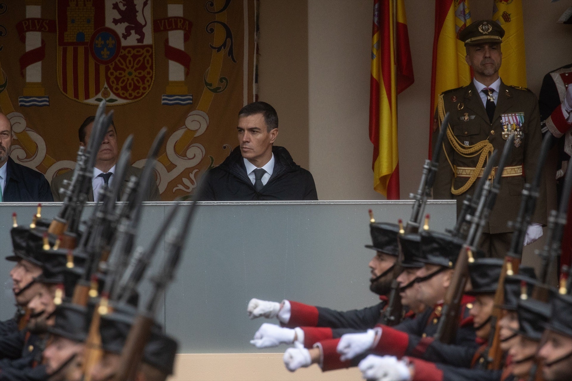 Los frentes abiertos de Pedro Sánchez protagonizan el desfile del 12 de octubre: del 'caso Koldo' al cruce de acusaciones con Feijóo Los frentes abiertos de Pedro Sánchez protagonizan el desfile del 12 de octubre: del 'caso Koldo' al cruce de acusaciones con Feijóo