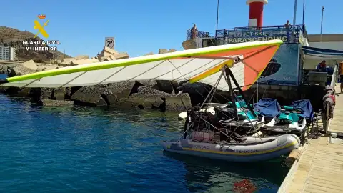 Zodiac acoplada a un ala delta interceptada en una zona turística de Gran Canaria | 1 Zodiac acoplada a un ala delta interceptada en una zona turística de Gran Canaria | 1