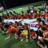 Las jugadoras de la selección española de rugby celebran su billete para el Mundial.