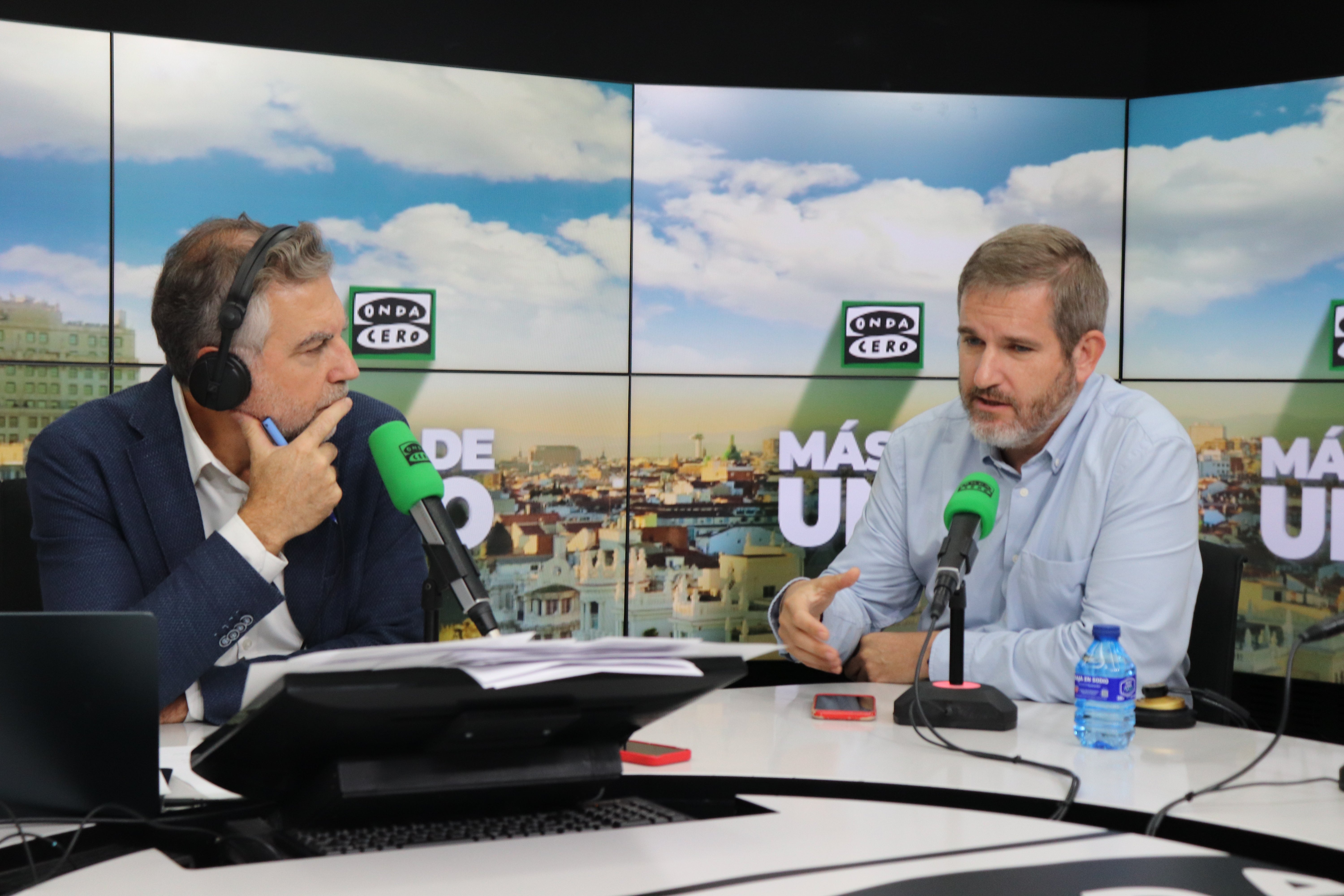 Urquizu, del PSOE de Aragón, critica el hiperliderazgo en su partido: "Los militantes tienen déficit democrático" Urquizu, del PSOE de Aragón, critica el hiperliderazgo en su partido: "Los militantes tienen déficit democrático"