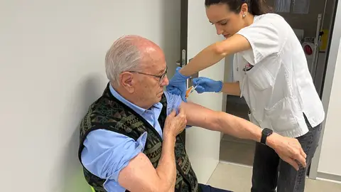 Comienza la vacunación para mayores de 85 años y cuidadores Comienza la vacunación para mayores de 85 años y cuidadores