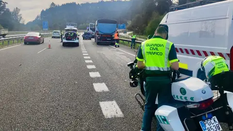 Herida grave la conductora de un turismo en la ASII Gijón-Oviedo Herida grave la conductora de un turismo en la ASII Gijón-Oviedo