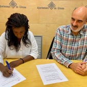 La regidora d'Igualtat i Justícia de Girona, Amy Salaby, i el director de la Càtedra Antiracista, Carles Serra