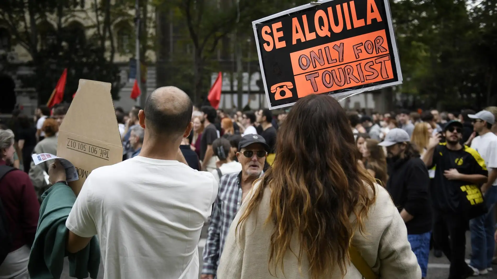 Varias personas durante una manifestación para denunciar el precio de los alquileres. Varias personas durante una manifestación para denunciar el precio de los alquileres.