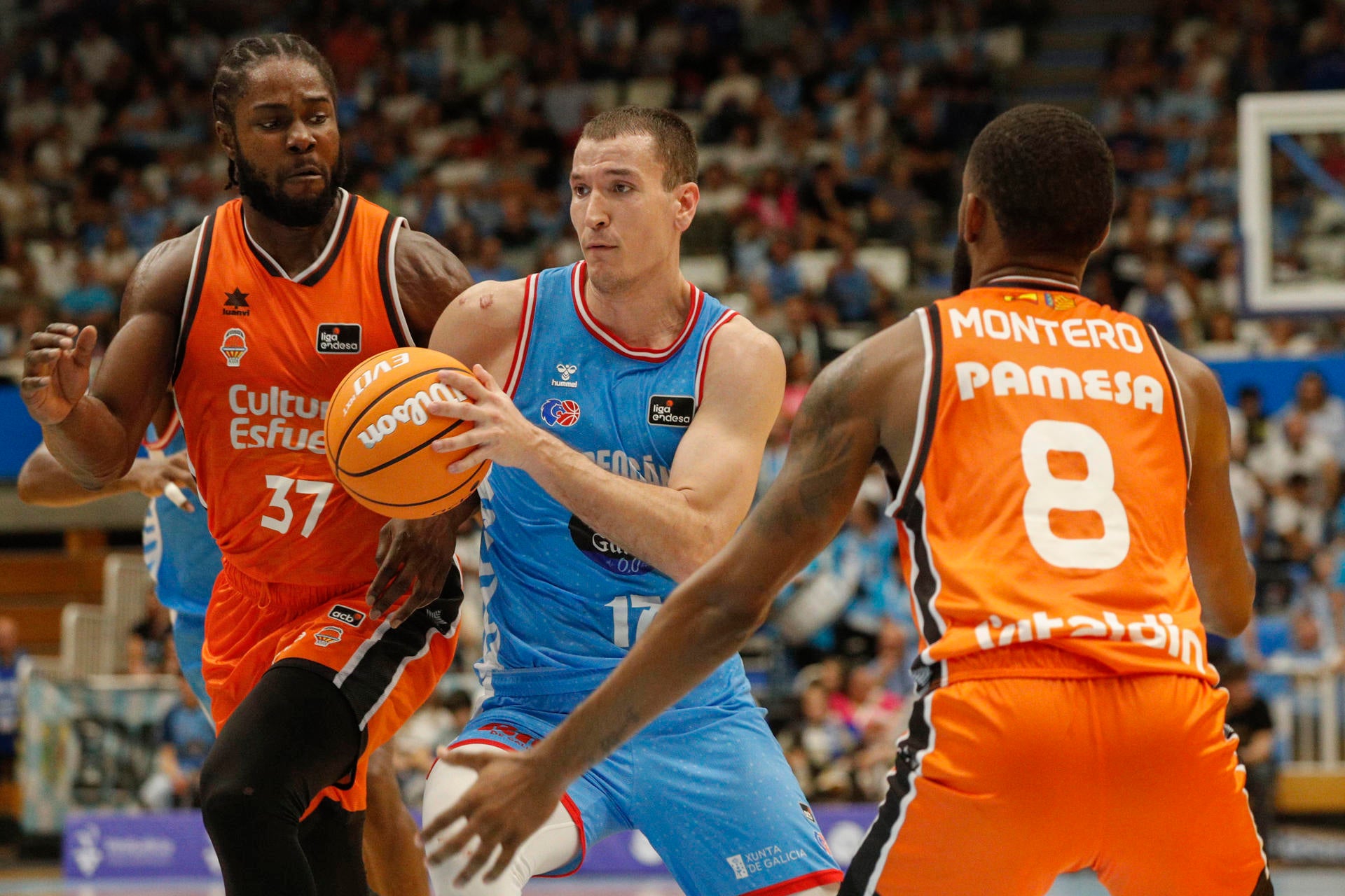 Montero y los triples del Valencia tumban al Breogán 75-87 Montero y los triples del Valencia tumban al Breogán 75-87