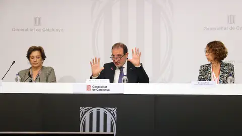 La secretària de Mesures Penals, Elena Pérez; el conseller de Justícia, Ramon Espadaler, i la directora general de Planificació en Salut, Aina Plaza La secretària de Mesures Penals, Elena Pérez; el conseller de Justícia, Ramon Espadaler, i la directora general de Planificació en Salut, Aina Plaza