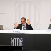 La secretària de Mesures Penals, Elena Pérez; el conseller de Justícia, Ramon Espadaler, i la directora general de Planificació en Salut, Aina Plaza