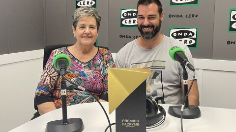 Miguel Llorca y Concha Vaello, tercera y cuarta generaci&oacute;n de gerentes de la tienda de moda y textiles de hogar Carmina de la Vila Joiosa.