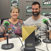 Miguel Llorca y Concha Vaello, tercera y cuarta generación de gerentes de la tienda de moda y textiles de hogar Carmina de la Vila Joiosa. Miguel Llorca y Concha Vaello, tercera y cuarta generación de gerentes de la tienda de moda y textiles de hogar Carmina de la Vila Joiosa.