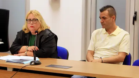 El asesino confeso y su abogada defensora El asesino confeso y su abogada defensora