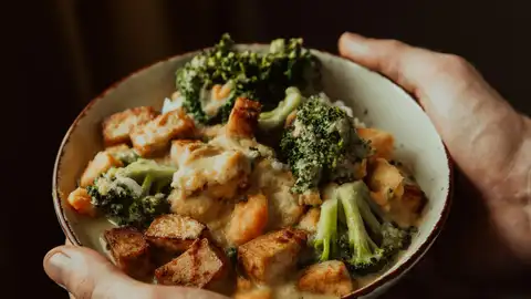 Un neurólogo revela lo que come para evitar la pérdida de memoria: atención a lo que cenas Un neurólogo revela lo que come para evitar la pérdida de memoria: atención a lo que cenas