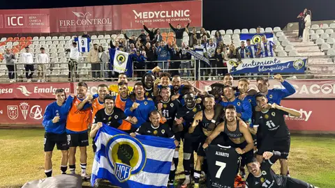 Los jugadores del Hércules celebran la victoria en Algeciras. Los jugadores del Hércules celebran la victoria en Algeciras.