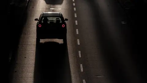 Imagen de un coche El motivo por el que la gente está empezando a envolver sus llaves del coche en papel de plata