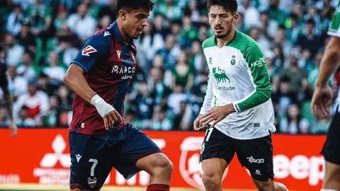 Roger Brugué en un partido con el Levante UD Roger Brugué en un partido con el Levante UD
