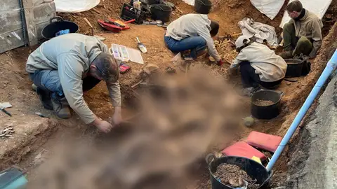 El ayuntamiento de Segura de León coordina los trabajos de exhumación de unos 80 represaliados en la Guerra Civil y Dictadura El ayuntamiento de Segura de León coordina los trabajos de exhumación de unos 80 represaliados en la Guerra Civil y Dictadura