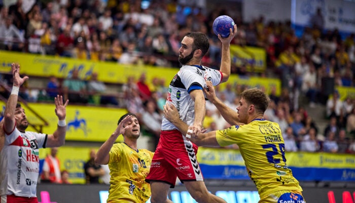 El Nava tira de experiencia para doblegar al Villa de Aranda y situar su mejor comienzo de Liga El Nava tira de experiencia para doblegar al Villa de Aranda y situar su mejor comienzo de Liga