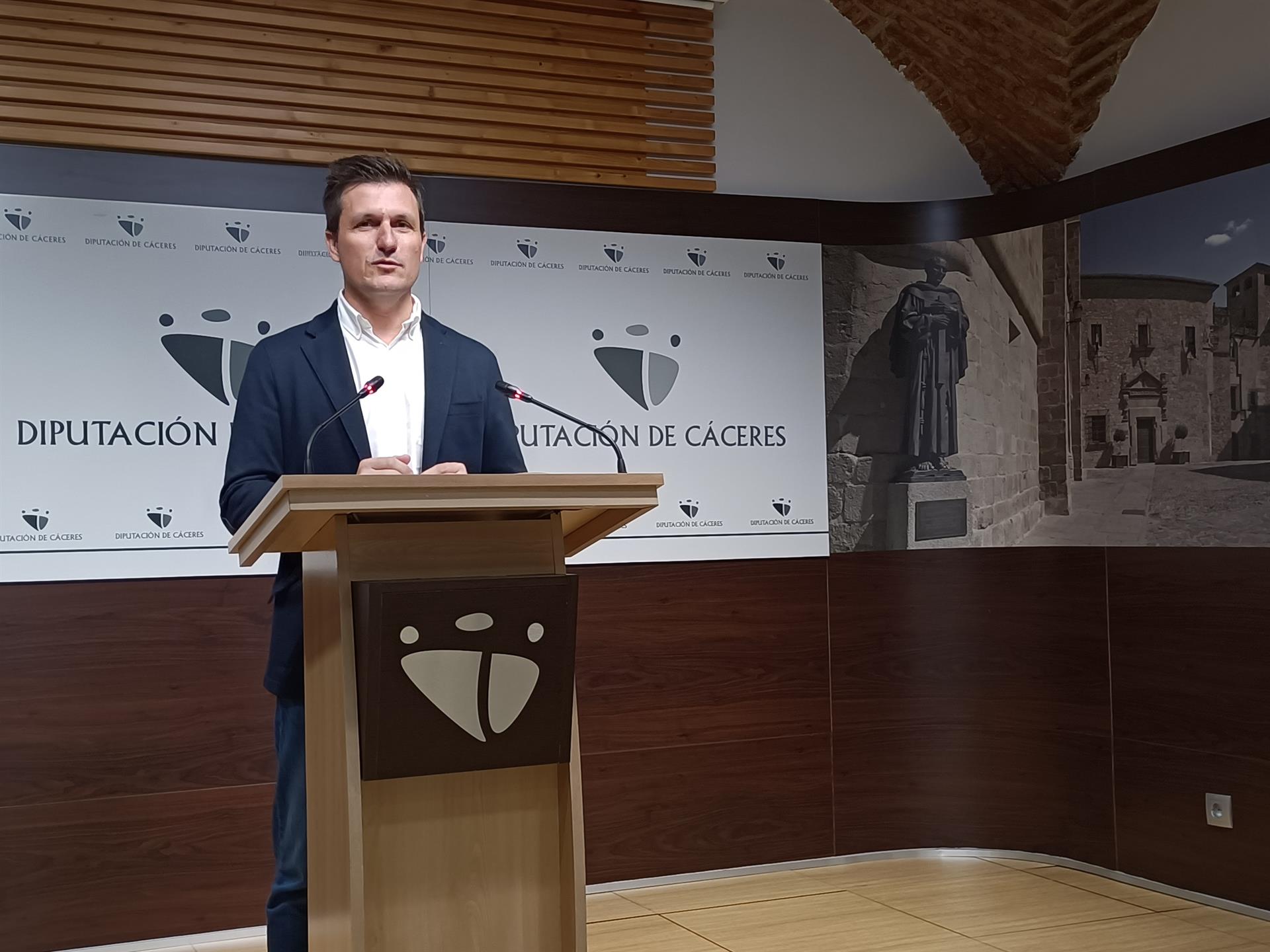 La Diputación de Cáceres destinará 11,8 millones de euros a un plan extraordinario de obras para municipios de la provincia La Diputación de Cáceres destinará 11,8 millones de euros a un plan extraordinario de obras para municipios de la provincia