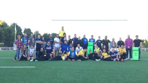 F&eacute;nix Club Rugby con el grupo del Centro Neuropsiqui&aacute;trico El Carmen