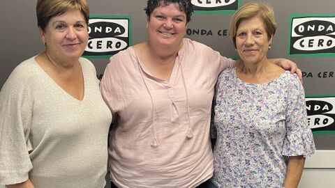 Elvira L&oacute;pez y Valentina M&aacute;rquez de &Aacute;gora en Onda Cero Marina Baixa con Marta Llinares.