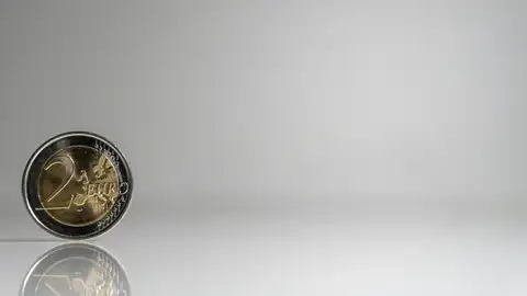 Una moneda de 2 euros | Imagen de archivo Una moneda de 2 euros | Imagen de archivo